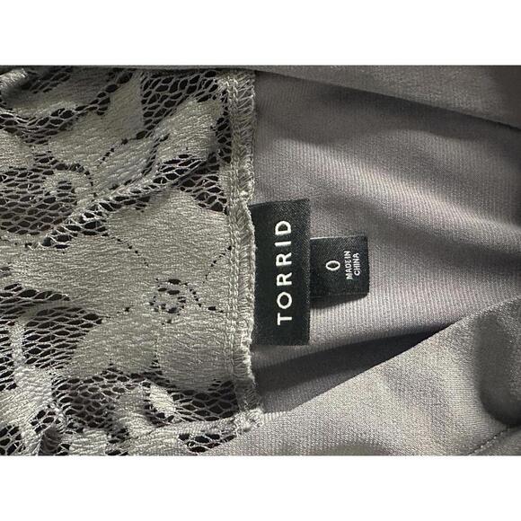 Torrid casual grey/lilac floral lace Studio Knit Yoke Harper top Size 0/Large - Picture 7 of 7